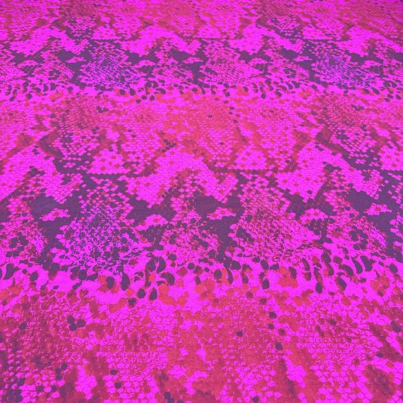 Tecido Viscose Cobra Pink ANML • Luema Tecidos Tecido Viscose Cobra Pink ANML • Luema Tecidos
