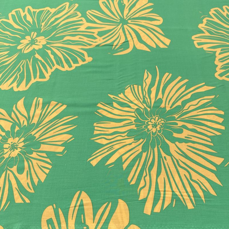 Tecido Viscose Floral Grande Verde e Bege • Luema Tecidos