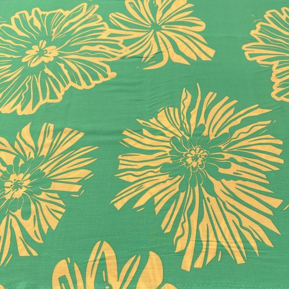 Tecido Viscose Floral Grande Verde e Bege • Luema Tecidos