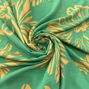 Tecido Viscose Floral Grande Verde e Bege Tecido Viscose Floral Grande Verde e Bege • Luema Tecidos