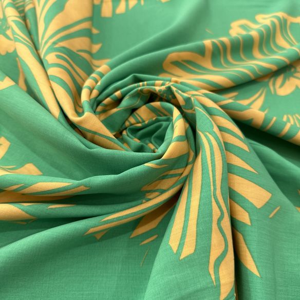 Tecido Viscose Floral Grande Verde e Bege • Luema Tecidos