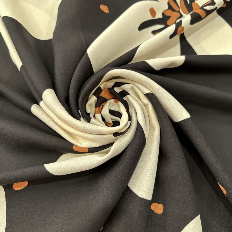Tecido Viscose Floral Grande Preto • Luema Tecidos