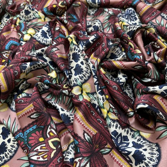 Tecido Cetim Toque de Seda Quadros • Luema Tecidos