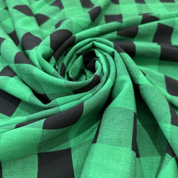 Tecido Viscose Estampada Xadrez Preto e Verde Bandeira • Luema Tecidos
