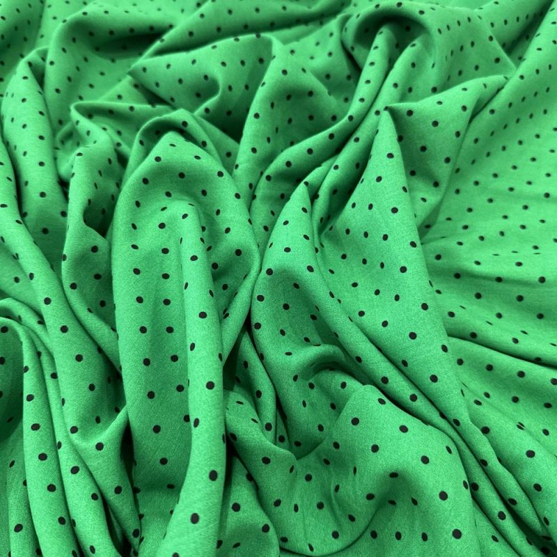 Tecido Viscose Estampada Micro Poá Fundo Verde Bandeira • Luema Tecidos