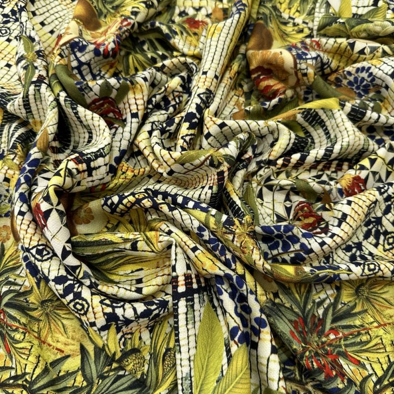 Tecido Viscose Estampada Folhagens e Frutas • Luema Tecidos