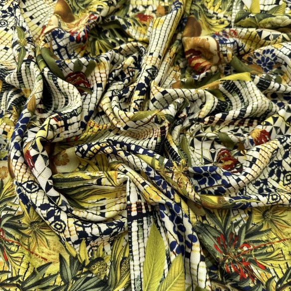 Tecido Viscose Estampada Folhagens e Frutas • Luema Tecidos