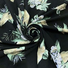 Tecido Viscose Estampada Floral Bege Fundo Preto Tecido Viscose Estampada Floral Bege Fundo Preto • Luema Tecidos