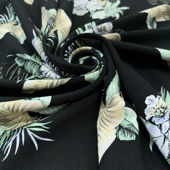 Tecido Viscose Estampada Floral Bege Fundo Preto • Luema Tecidos