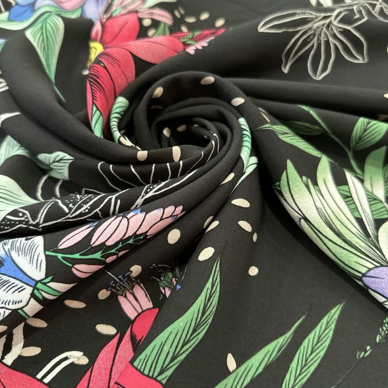 Tecido Viscose Estampada Flores Coloridas Fundo Preto • Luema Tecidos