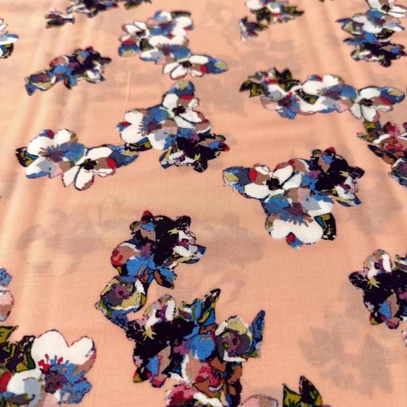 Tecido Viscose Floral Colorido Fundo Rosa Creme • Luema Tecidos