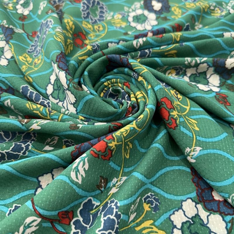 Tecido Viscose Estampada Corrente Flores Fundo Verde • Luema Tecidos